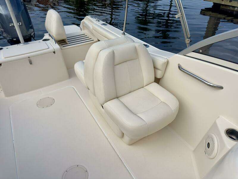 21ft Grady White Yacht For Sale