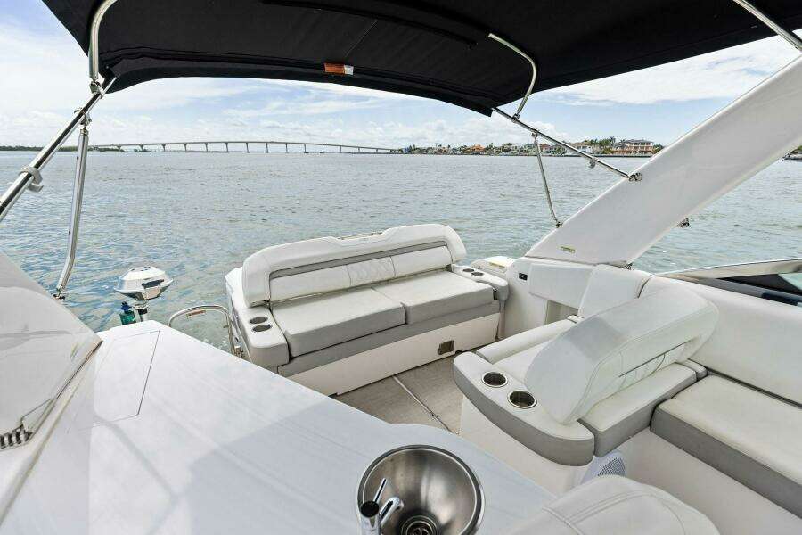 2020 Regal 33 XO 'Snuffleupagus'-Cockpit
