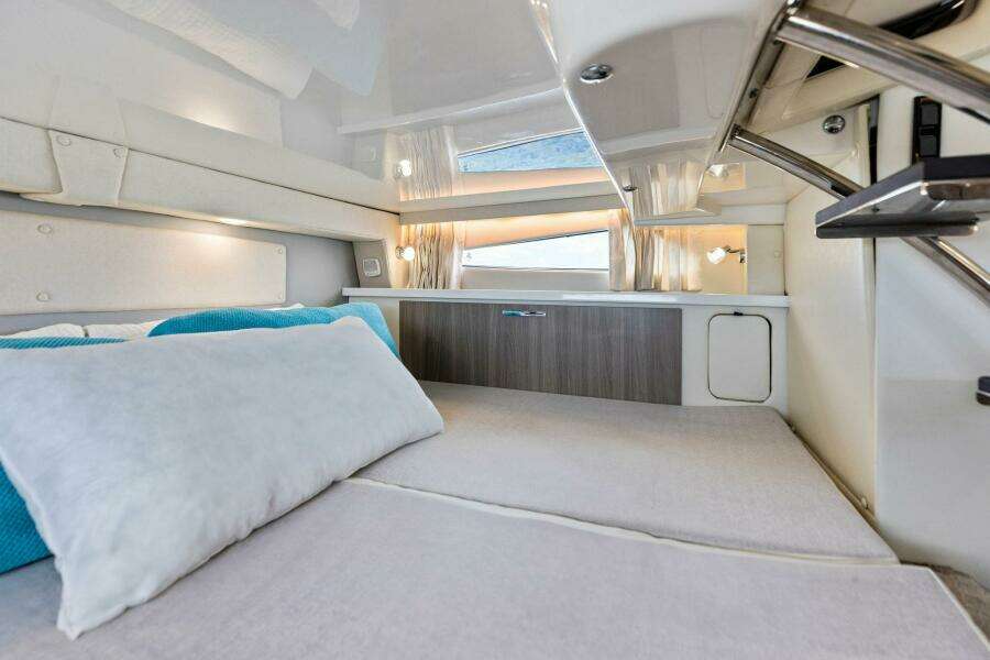 2020 Regal 33 XO 'Snuffleupagus'-Cabin