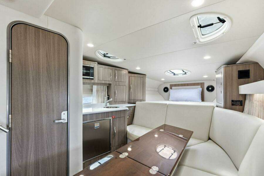 2020 Regal 33 XO 'Snuffleupagus'-Cabin