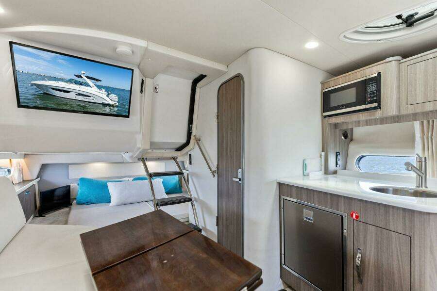 2020 Regal 33 XO 'Snuffleupagus'-Cabin