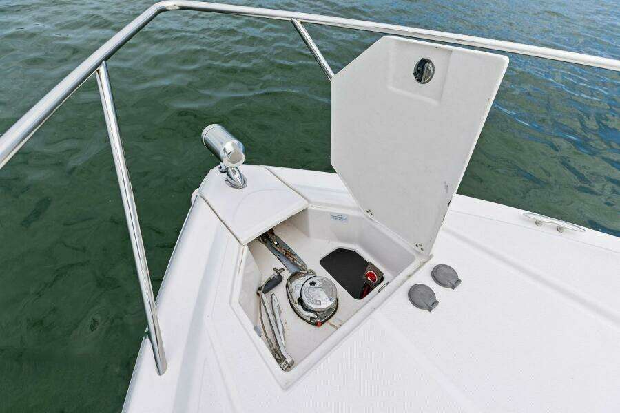 2020 Regal 33 XO 'Snuffleupagus'-Windlass