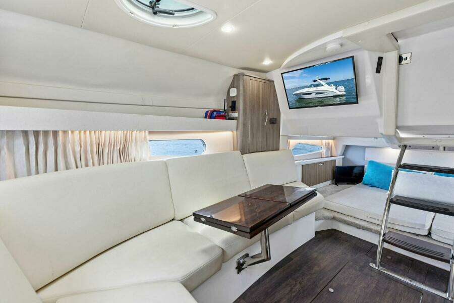 2020 Regal 33 XO 'Snuffleupagus'-Cabin