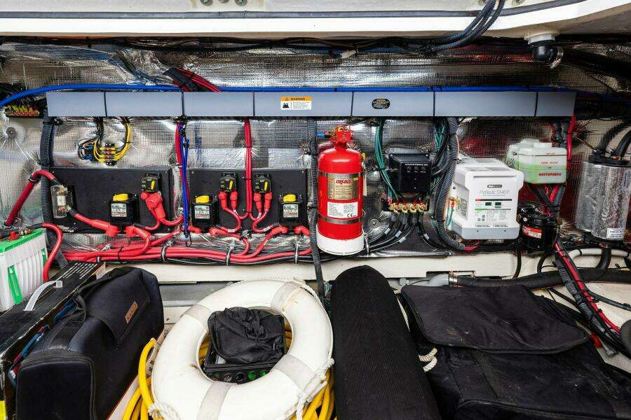 2020 Regal 33 XO 'Snuffleupagus'-Fire Suppression & Battery Charger 