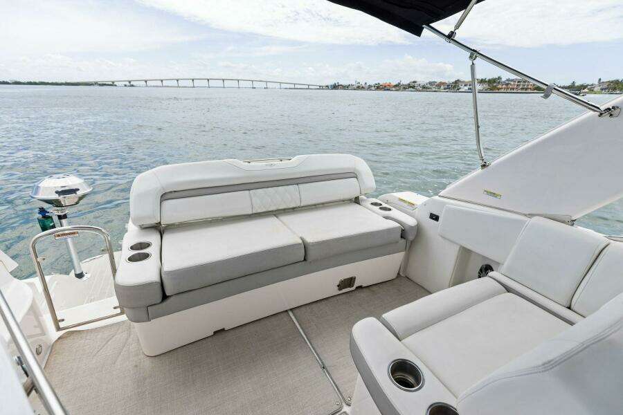 2020 Regal 33 XO 'Snuffleupagus'-Cockpit