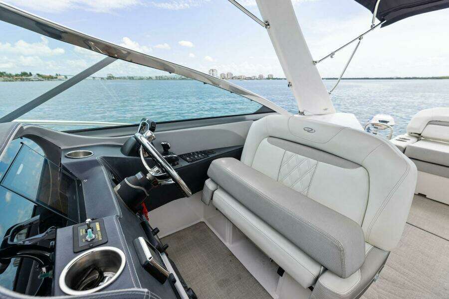 2020 Regal 33 XO 'Snuffleupagus'-Helm Seating