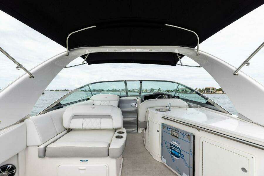 2020 Regal 33 XO 'Snuffleupagus'-Cockpit