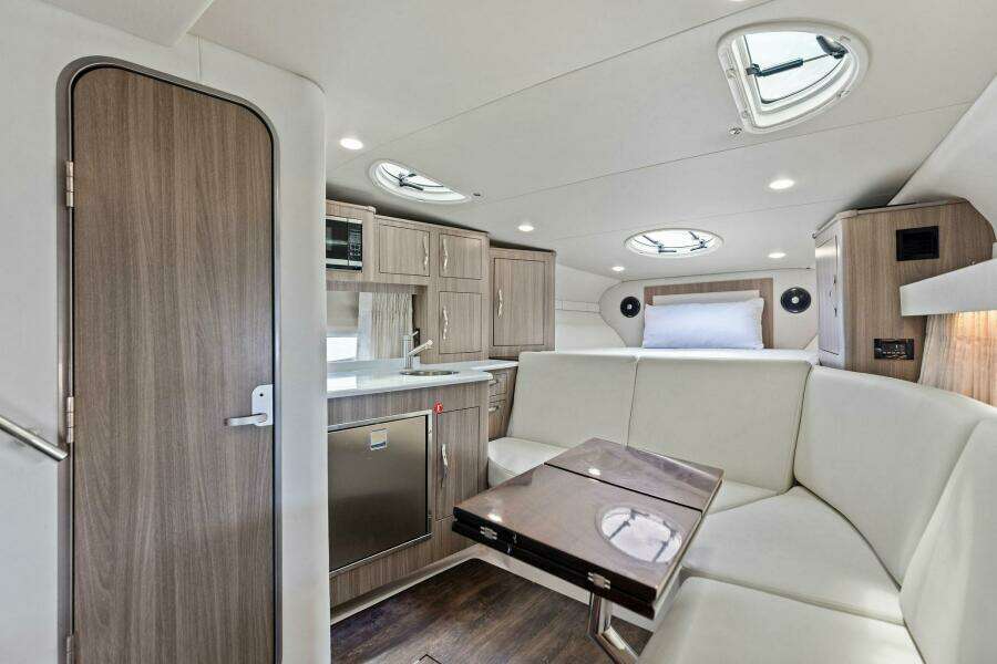 2020 Regal 33 XO 'Snuffleupagus'-Cabin