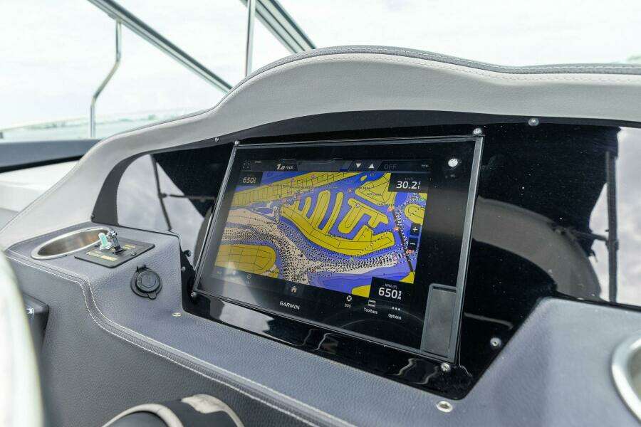 2020 Regal 33 XO 'Snuffleupagus'-Helm Display