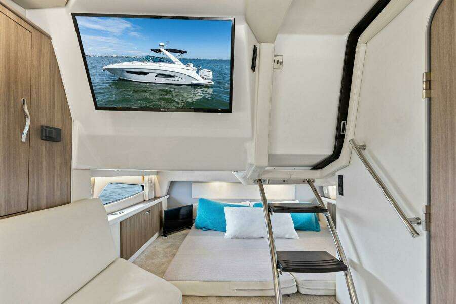 2020 Regal 33 XO 'Snuffleupagus'-Cabin