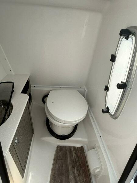 27' 2023 Monterey M65