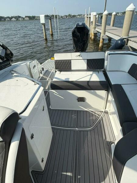 27' 2023 Monterey M65