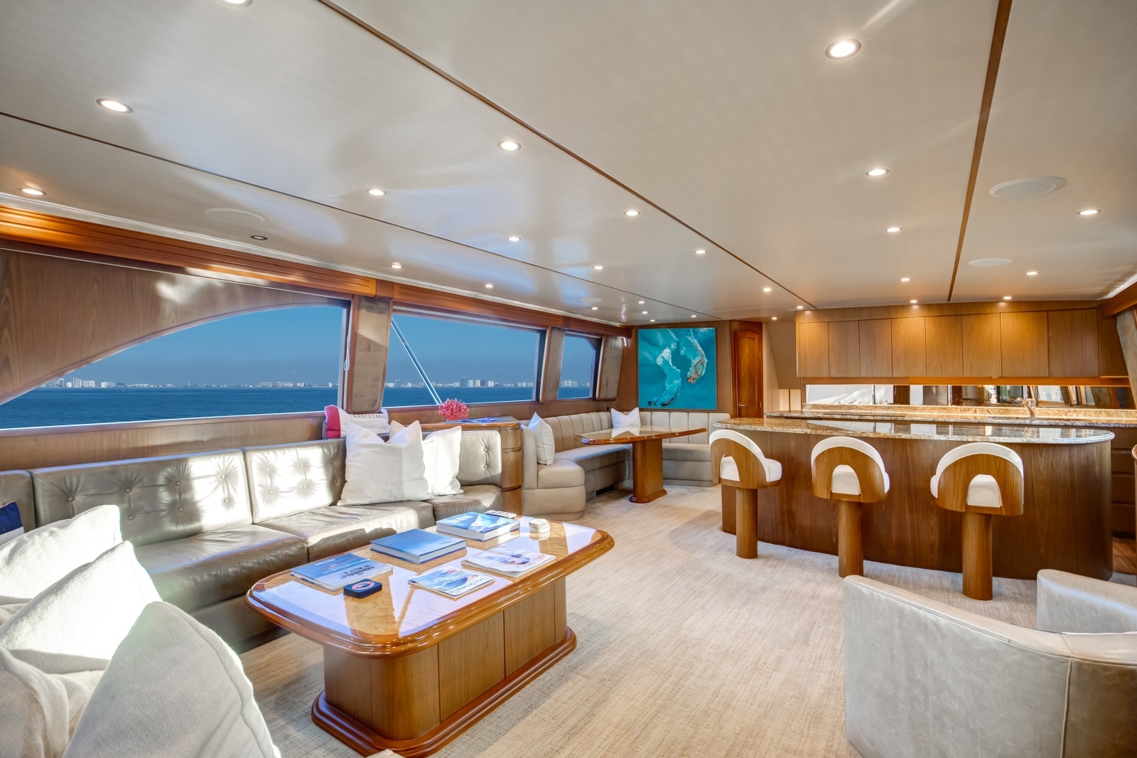 Viking 82 - Done Deal - Salon