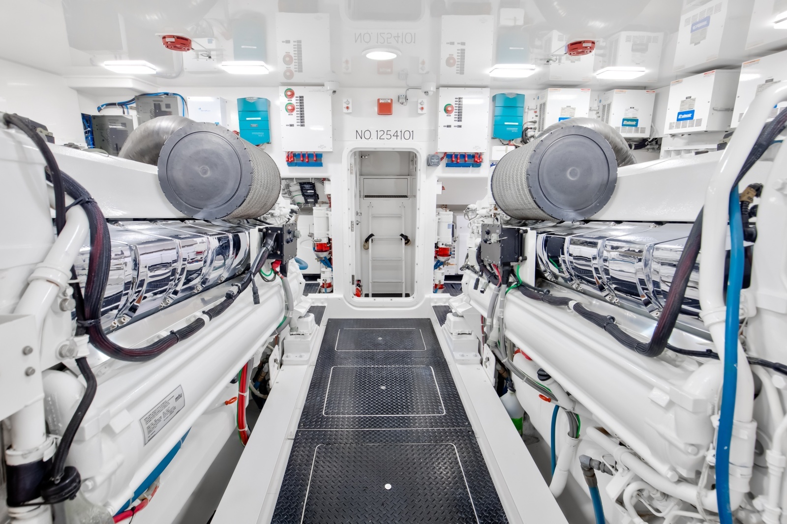 Viking 82 - Done Deal - Engine Room