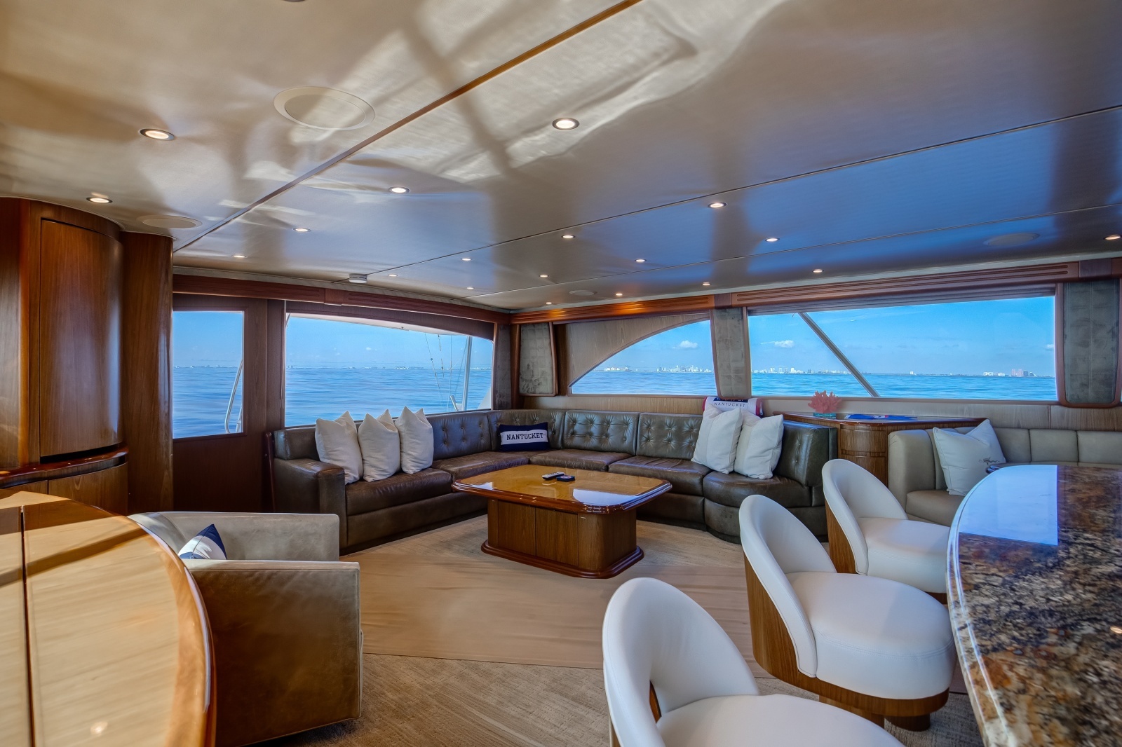 Viking 82 - Done Deal - Salon