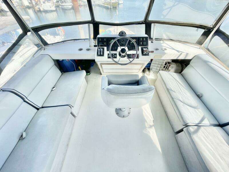 Outrageous 38ft Bayliner Yacht For Sale