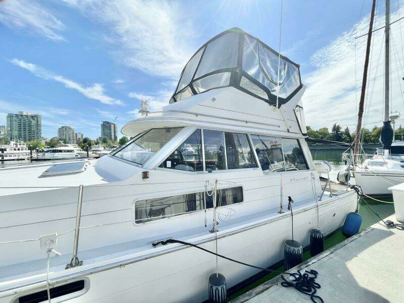 Outrageous 38ft Bayliner Yacht For Sale
