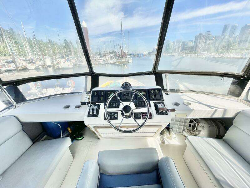Outrageous 38ft Bayliner Yacht For Sale