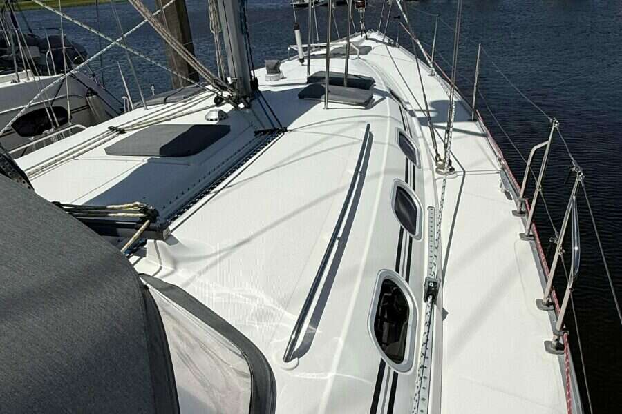 2001-dufour-gibsea-43-sail-9837058-20250719074244378-1.jpg