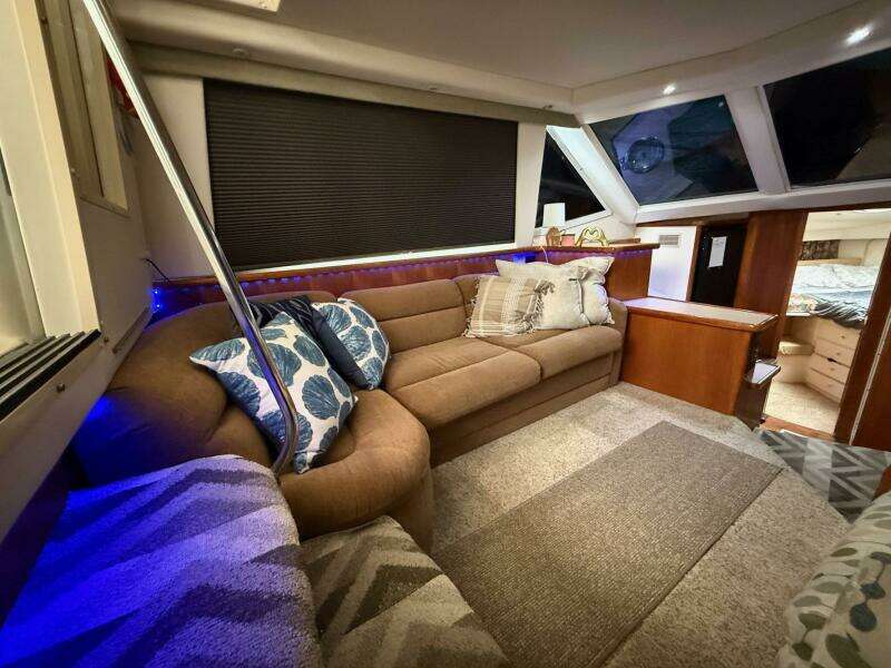 35ft Carver Yacht For Sale