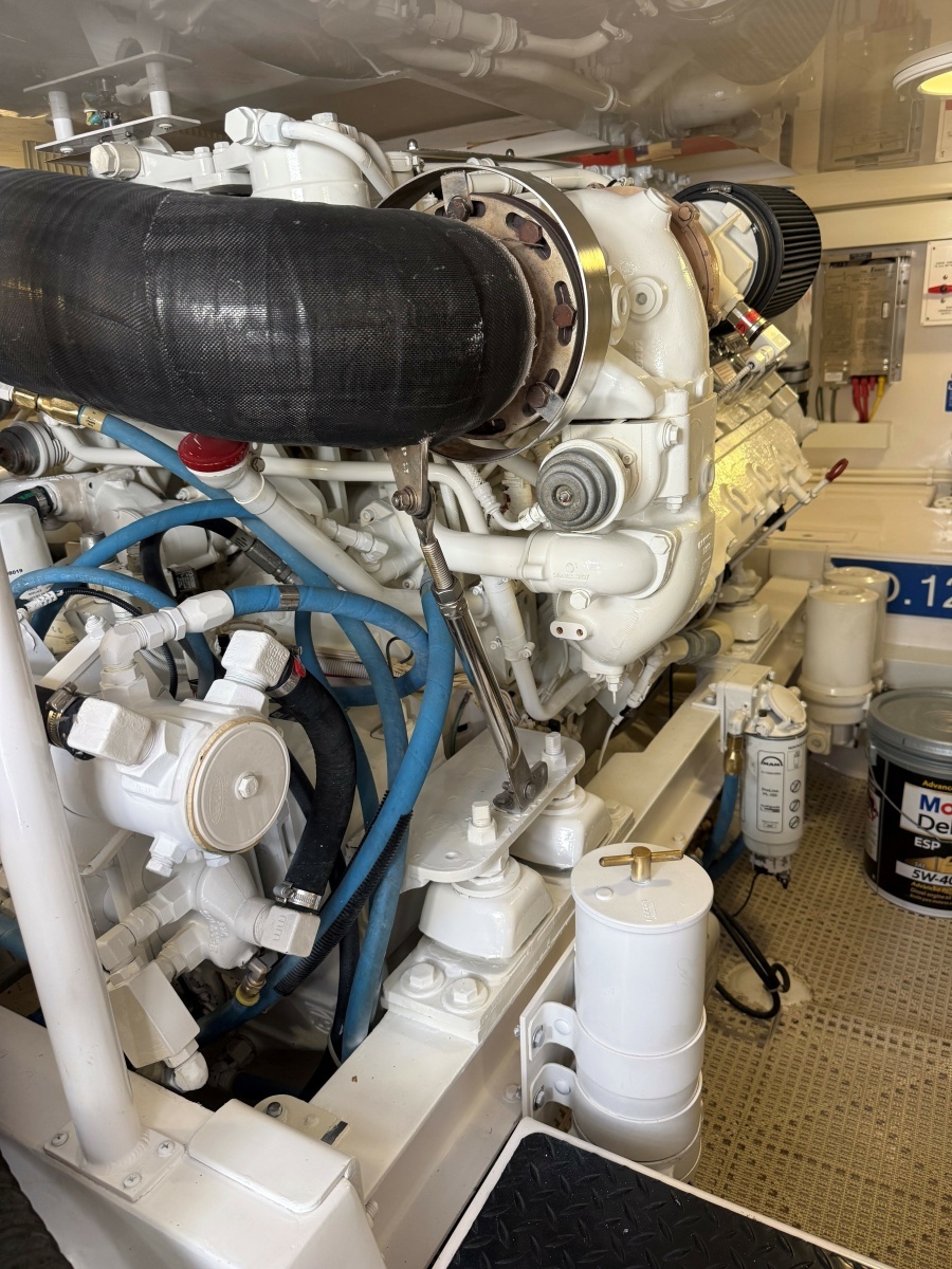 Viking 45 - FINE FOR NOW - Engine Room