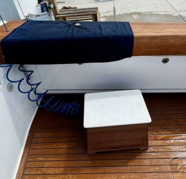 2005 Viking 74 Convertible 'Liquid Gold'