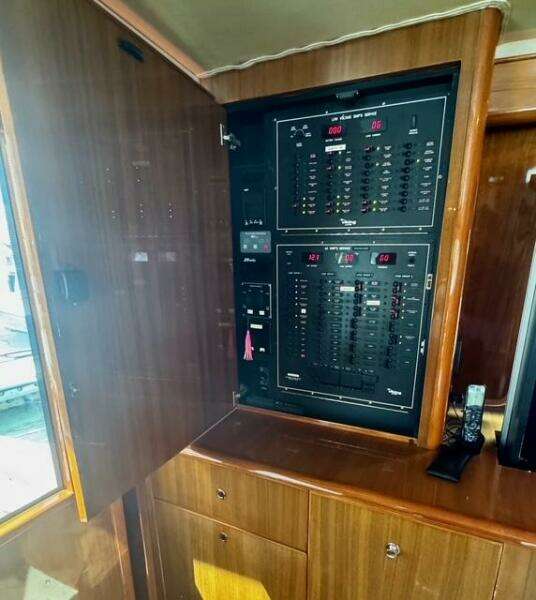 2005 Viking 74 Convertible 'Liquid Gold'