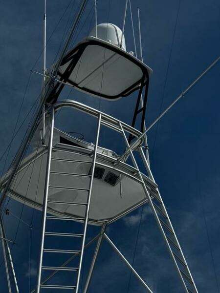 2005 Viking 74 Convertible 'Liquid Gold'