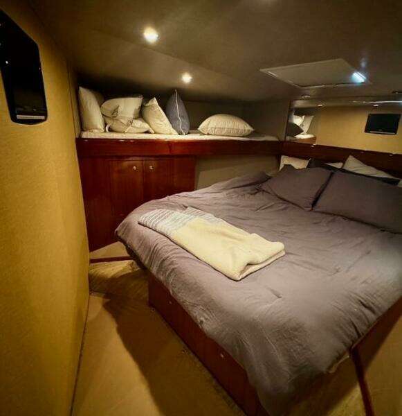 2005 Viking 74 Convertible 'Liquid Gold'