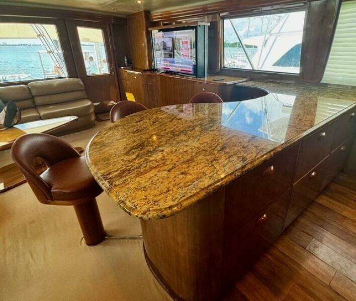 2005 Viking 74 Convertible 'Liquid Gold'