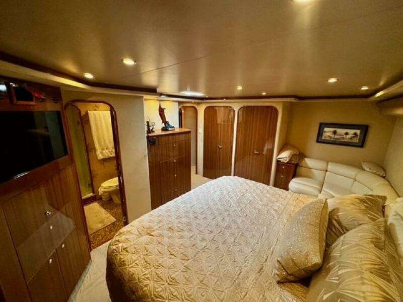 2005 Viking 74 Convertible 'Liquid Gold'