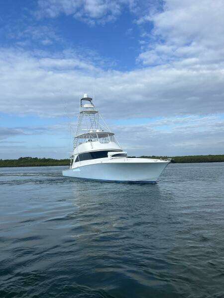 2005 Viking 74 Convertible 'Liquid Gold'