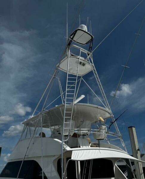 2005 Viking 74 Convertible 'Liquid Gold'