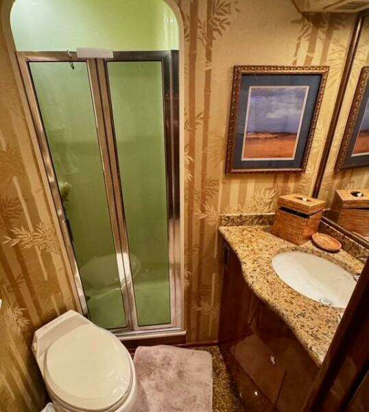 2005 Viking 74 Convertible 'Liquid Gold'