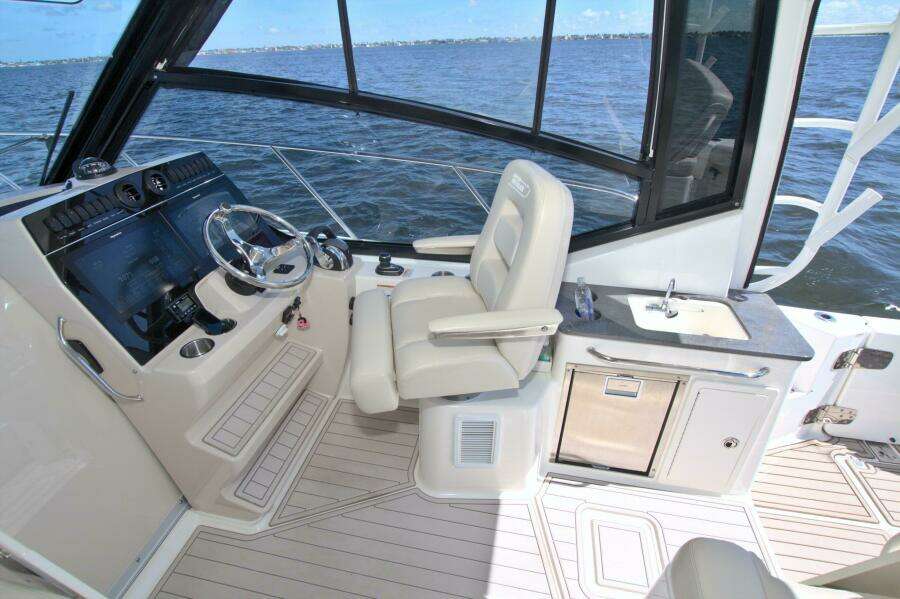 Carpe Diem 32ft Boston Whaler Yacht For Sale