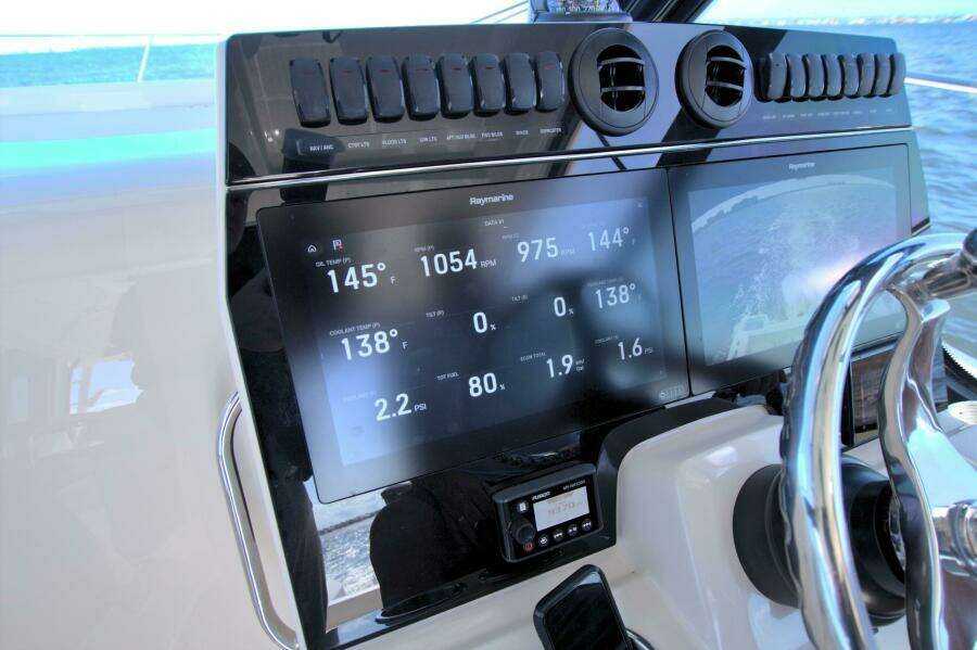 Carpe Diem 32ft Boston Whaler Yacht For Sale