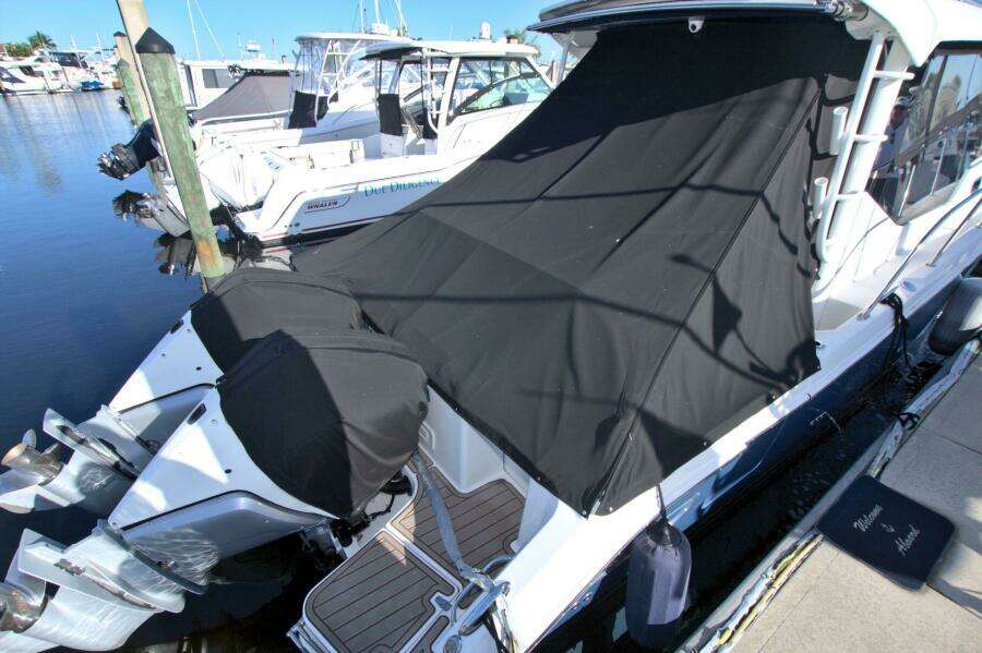 Carpe Diem 32ft Boston Whaler Yacht For Sale