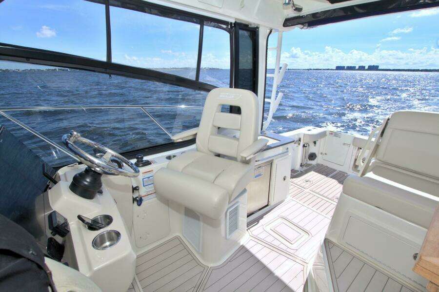 Carpe Diem 32ft Boston Whaler Yacht For Sale