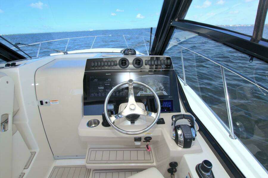Carpe Diem 32ft Boston Whaler Yacht For Sale