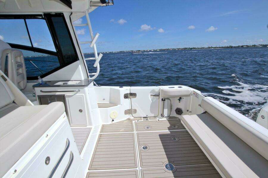 Carpe Diem 32ft Boston Whaler Yacht For Sale