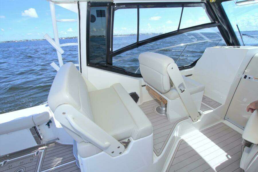 Carpe Diem 32ft Boston Whaler Yacht For Sale