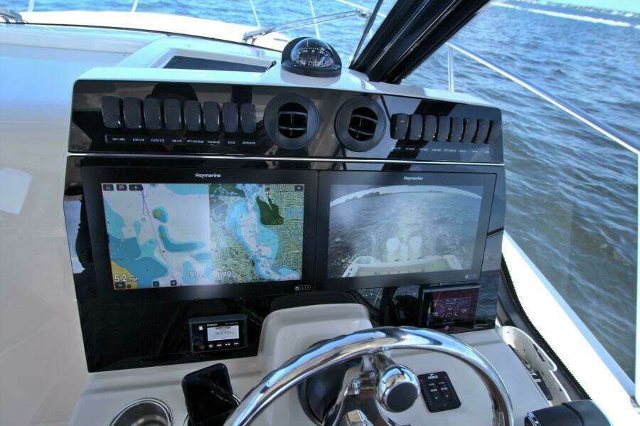 Carpe Diem 32ft Boston Whaler Yacht For Sale