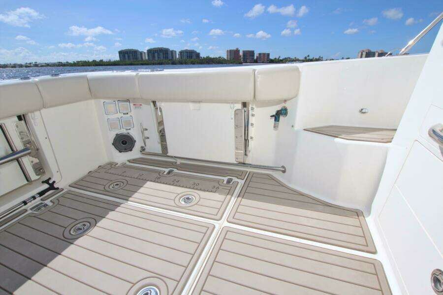 Carpe Diem 32ft Boston Whaler Yacht For Sale