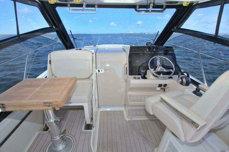 Carpe Diem 32ft Boston Whaler Yacht For Sale