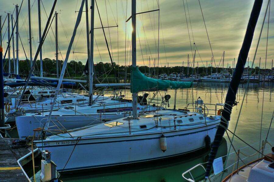 33ft Hunter Yacht For Sale