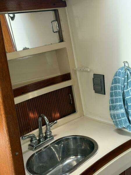 33ft Hunter Yacht For Sale