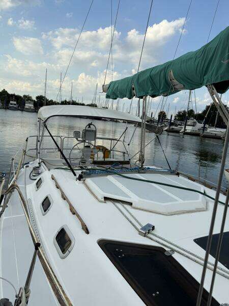 33ft Hunter Yacht For Sale