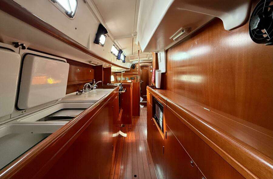 Southern Cross 42ft Beneteau Yacht For Sale