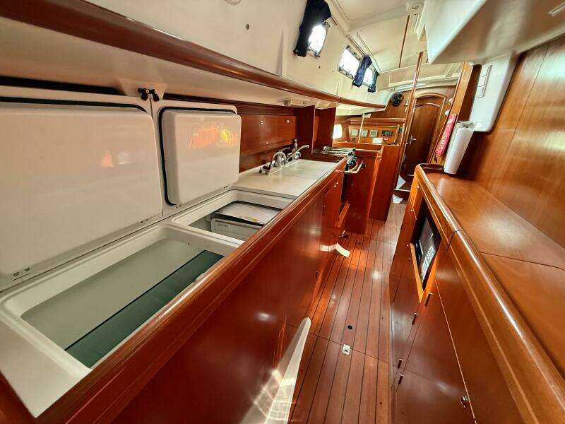 Southern Cross 42ft Beneteau Yacht For Sale