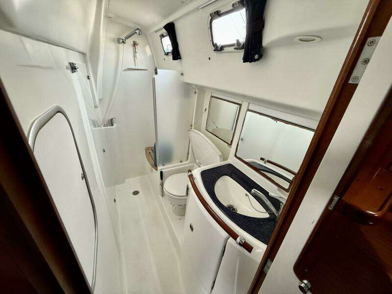 Southern Cross 42ft Beneteau Yacht For Sale
